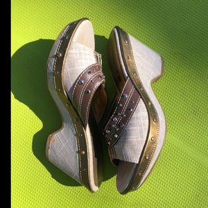 American Eagle wedge slides